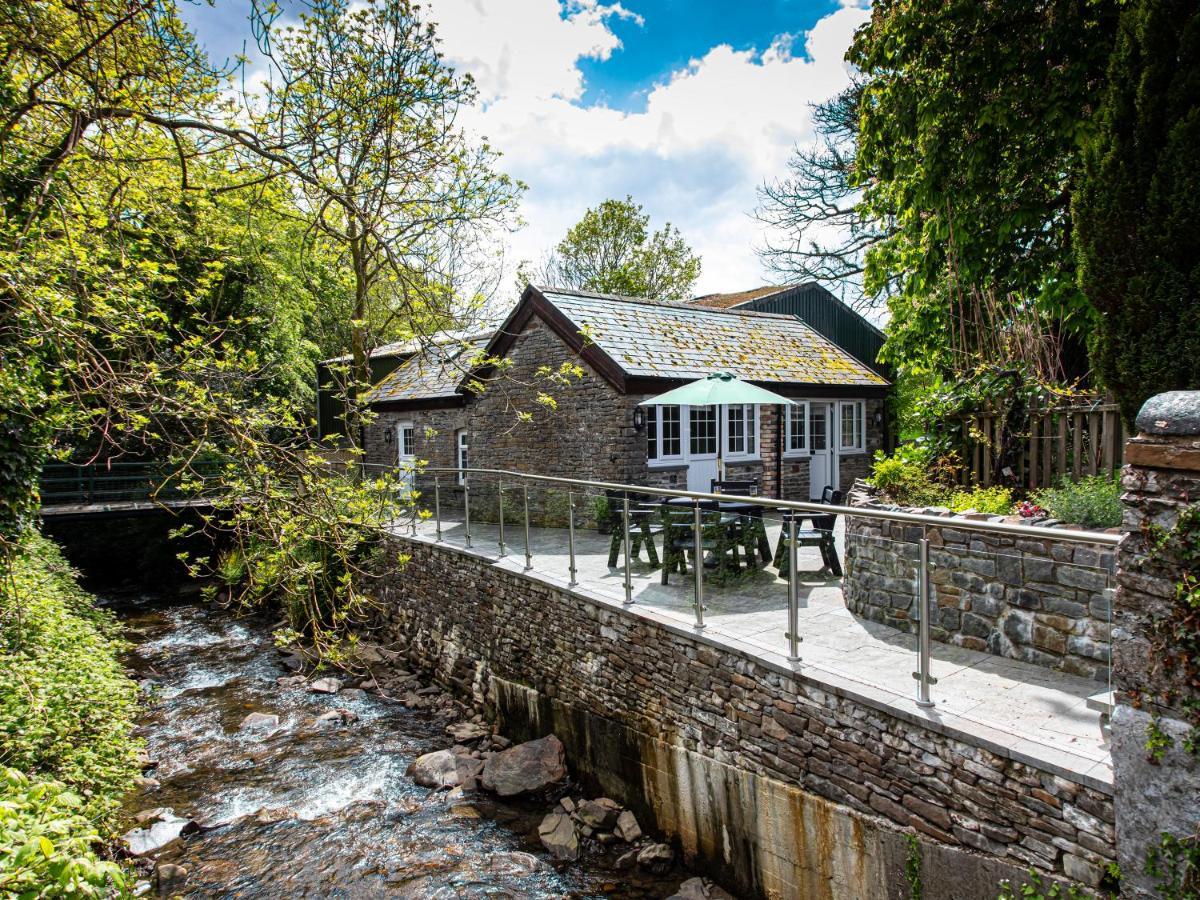 Swansea Valley Holiday Cottages Cilybebyll Экстерьер фото
