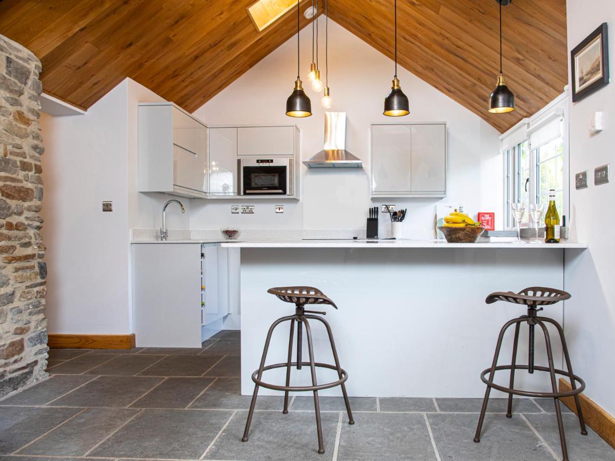Swansea Valley Holiday Cottages Cilybebyll Экстерьер фото